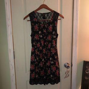 Forever 21 Floral Lace Mini Dress